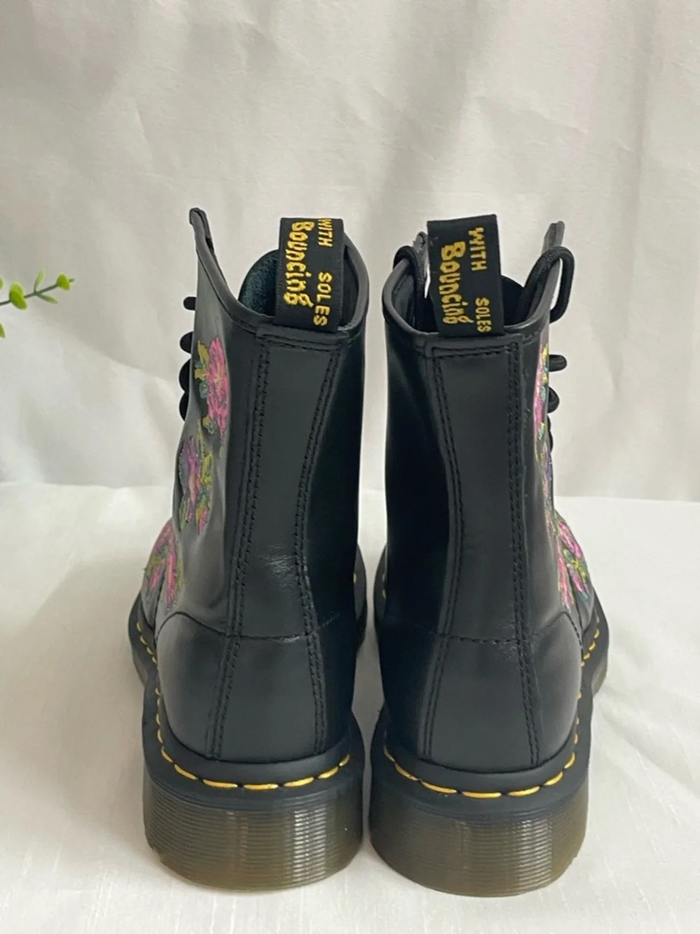 Dr. Martens 1460 Vonda  Black Lace-Up Boots Floral Embroidery US 6 L Big Girl